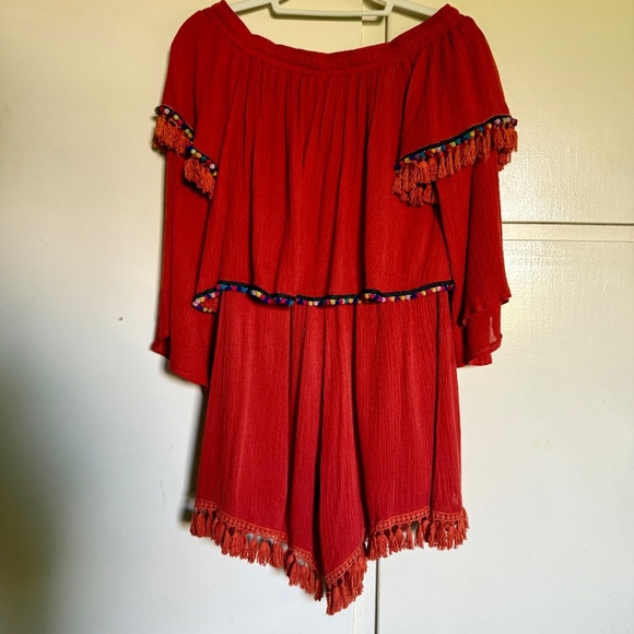 Selfie Leslie Red Romper‎ Off Shoulder Tassels Size Small Boho - Picture 9 of 13